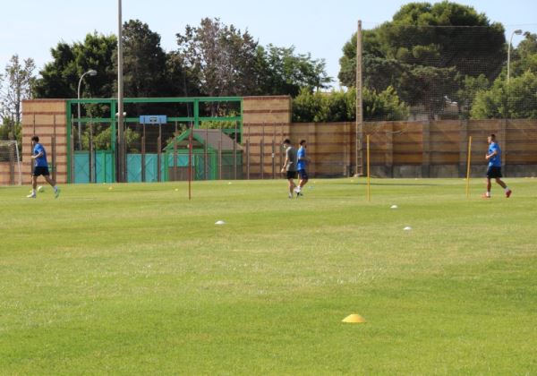 Los jugadores del CD El Ejido se reencuentran con el césped