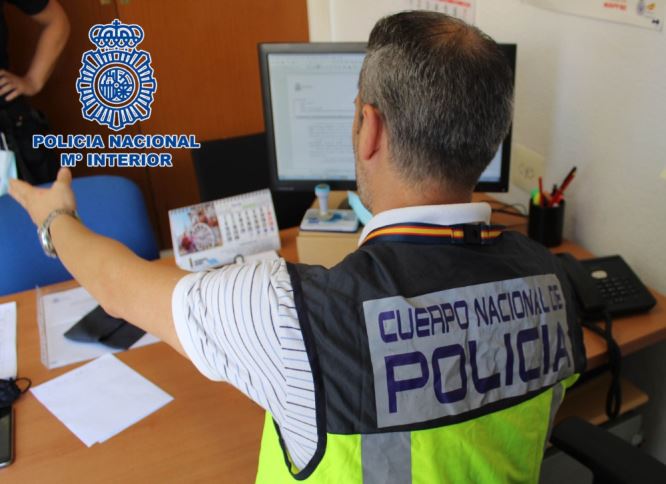La Policía Nacional detiene en El Ejido al autor de dos robos en un inmobiliaria