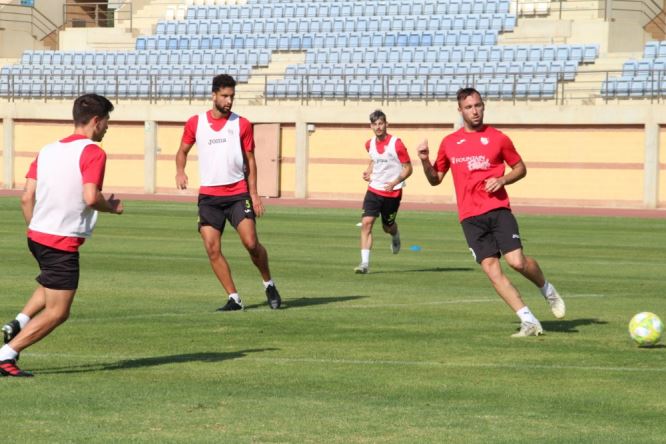 El equipo de fútbol del CD El Ejido, concentrado en su preparación