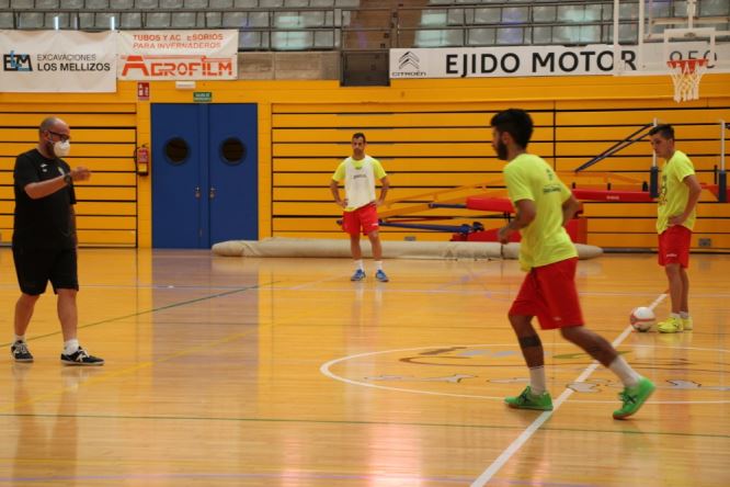 Los de Óscar García Poveda vuelven al trabajo con hambre de balón