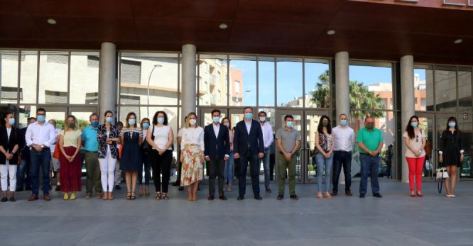 Minuto de silencio en El Ejido por el triple asesinato de Úbeda