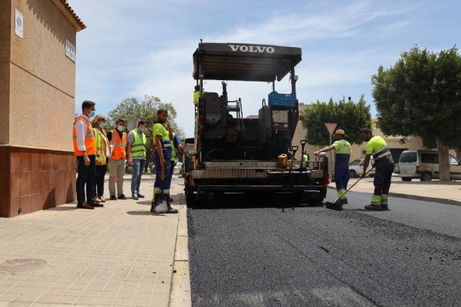 El Ayuntamiento mejora de una treintena de calles en Ejido Norte