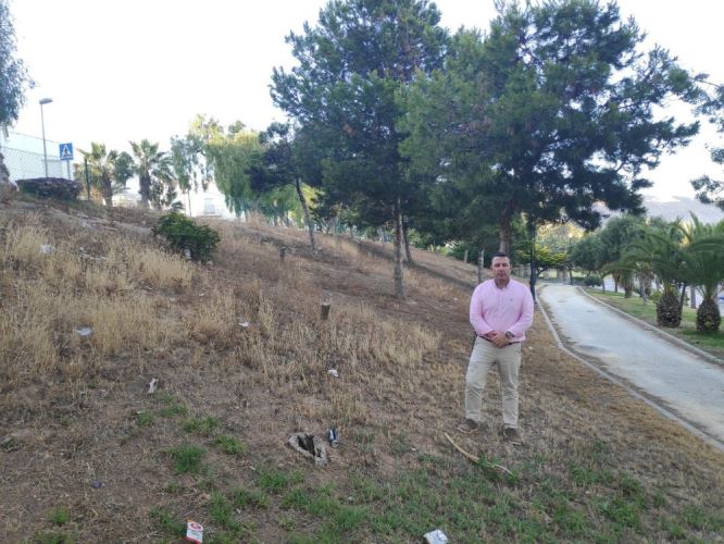 Cs Roquetas pide un plan de conservación y mantenimiento de zonas verdes