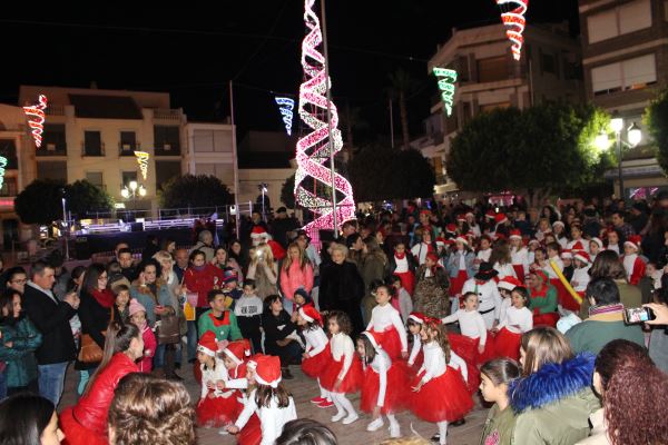 Huércal-Overa se envuelve de magia en la III Noche de la Luz que da paso a la Navidad