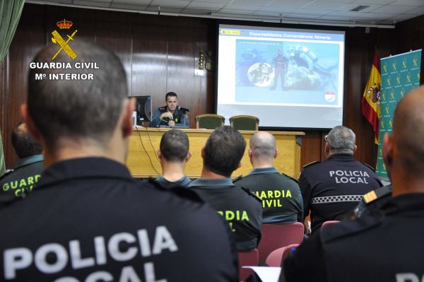 La Guardia Civil asesora a los policías locales sobre lucha antiterrorista