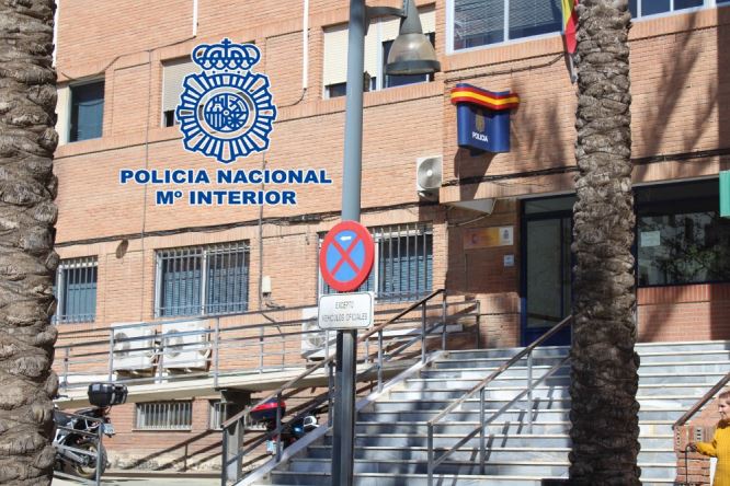 Dos detenidas en El Ejido por causar daños en el coche de su exjefe