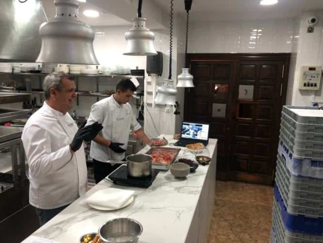El chef almeriense José Álvarez participa en el Encuentro de los Mares