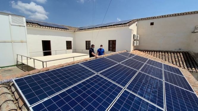 Berja apuesta por el autoconsumo instalando placas solares