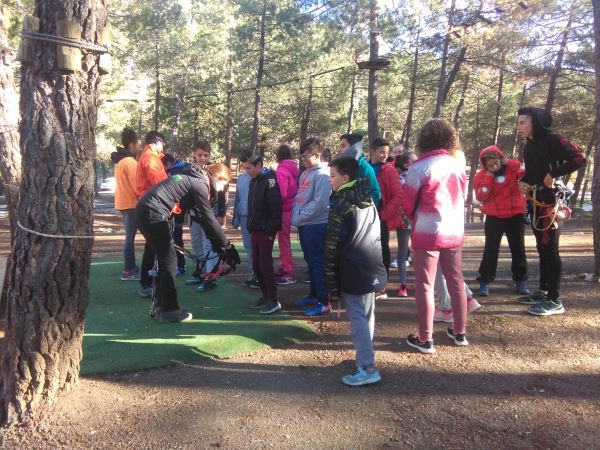 Diputación acerca a 25 escolares de Abla el deporte en el medio natural