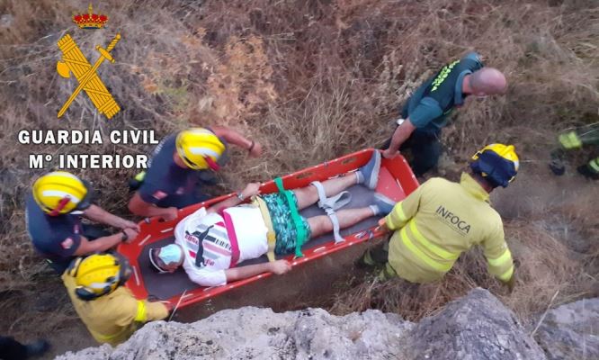 La Guardia Civil rescata a un senderista herido en Bayarque