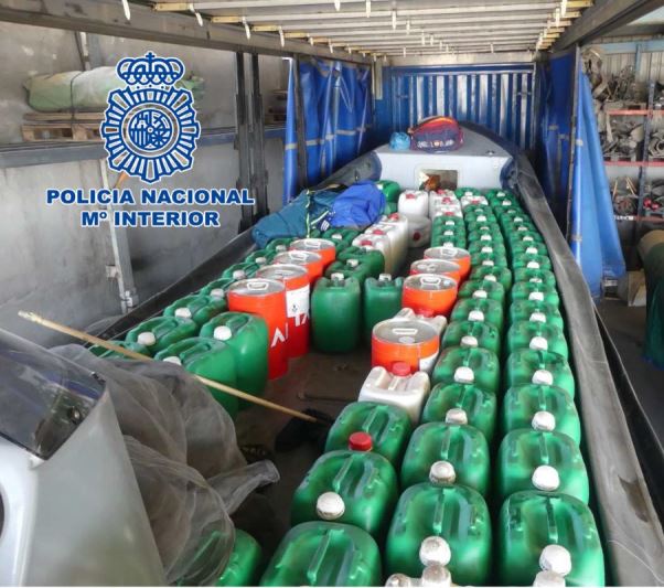 La Policía Nacional decomisa una planeadora de contrabando