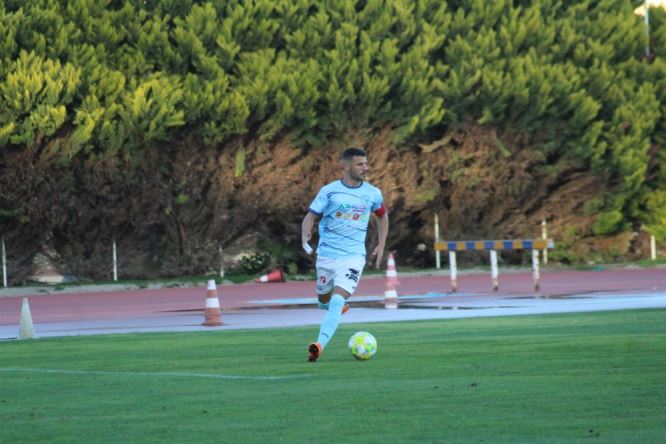 El CD El Ejido ficha al ejidense Dani Cara y renueva a Carmona