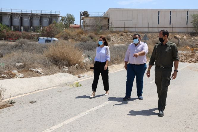 En marcha las obras de reacondicionamiento del Camino de la Depuradora en El Ejido