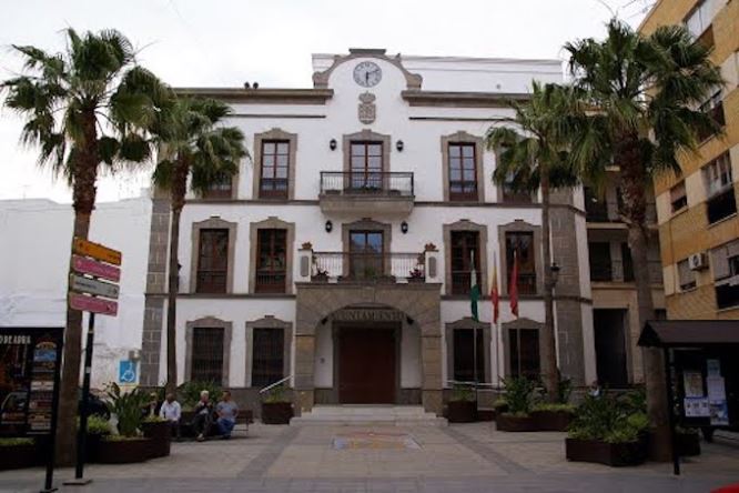 El Ayuntamiento de Adra se cierra ante un positivo en Covid-19