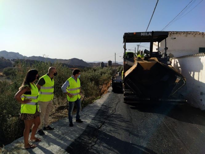 Diputación pavimenta dos caminos municipales en la pedanía Santa María de Nieva de Huércal-Overa