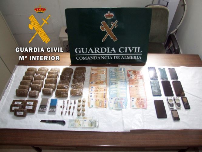 La Guardia Civil detiene a cinco personas en Balanegra