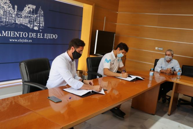 El Ejido renueva el convenio de patrocinio con Víctor Fernández