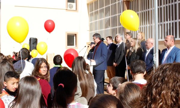 Adra celebra el 39 aniversario de la Constitución con los escolares como protagonistas