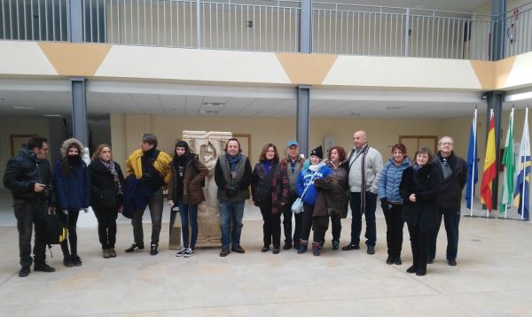 Alumnos y profesores de la Escuela de Arte de Almería visitan la Escuela del Mármol en Fines
