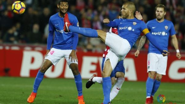 La UD Almería cae ante el Granada pero se mantiene fuera de los puestos de descenso