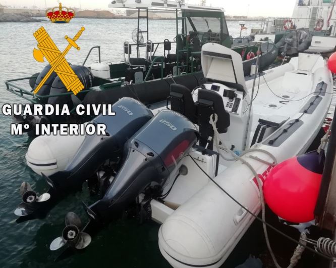 La Guardia Civil intercepta una embarcación dedicada al contrabando