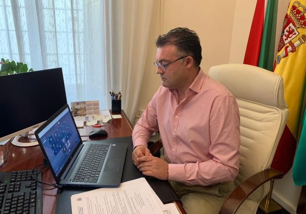 Berja ofrece once edificios a los centros educativos para reducir la concentración de alumnos