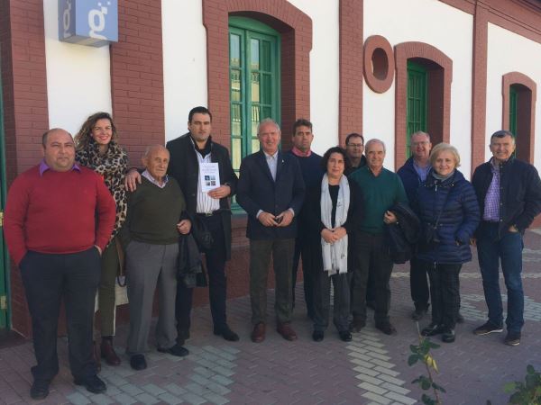 Cientos de personas asisten al III Mercado Navideño de Zurgena que impulsa el comercio local