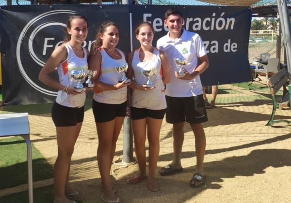 Éxito pulpileño en el campeonato de Andalucía de tenis playa