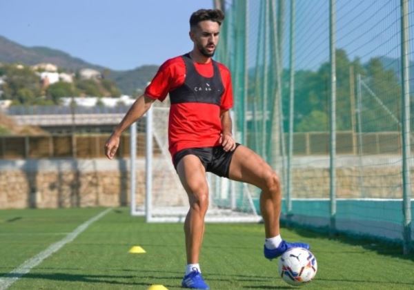 Manu Morlanes inicia los entrenamientos como jugador del Almería