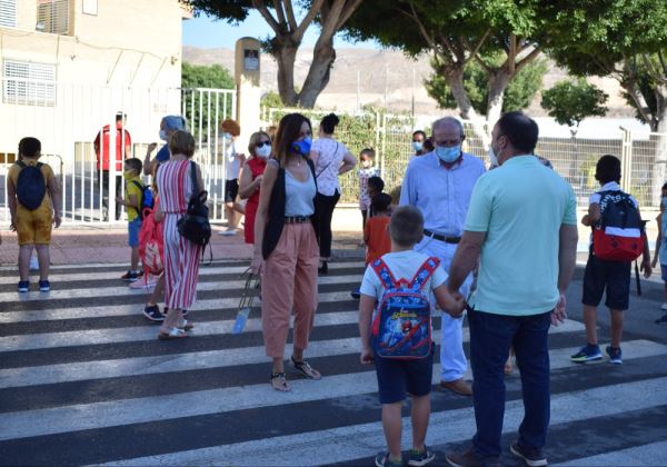 3.500 alumnos de Infantil y Primaria vuelven a las aulas en Vícar