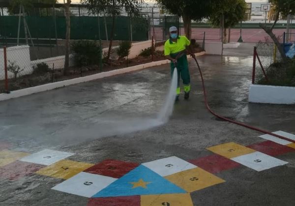 El Ayuntamiento de Adra se vuelca en la protección de los colegios