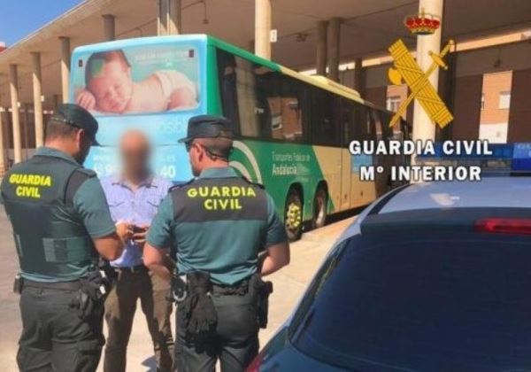 La Guardia Civil detiene al autor de dos robos en domicilios de Roquetas