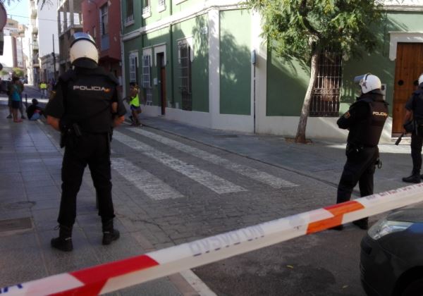 Detenido tras arremeter contra la Policía Nacional con un machete