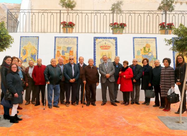 Artesanos de Albox acompañan al alcalde en la inauguración de la nueva Plaza de los Alfareros