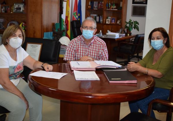 Vícar firma un convenio con la asociación Asperger Almería