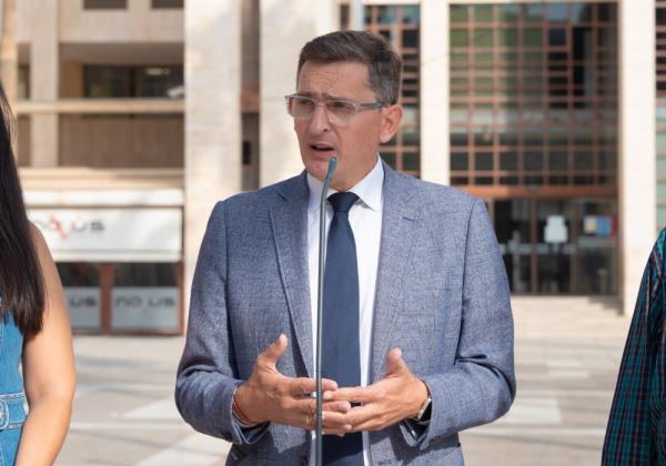 El PSOE exige a Amat que aclare si modificó el acuerdo del pleno sobre el hospital de Roquetas