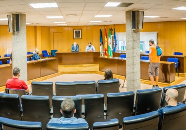 El Ayuntamiento de Roquetas de Mar recibe a los primeros empleados del Programa Aire