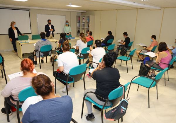 El Ayuntamiento de El Ejido incorpora a una treintena de personas a través del Plan Aire