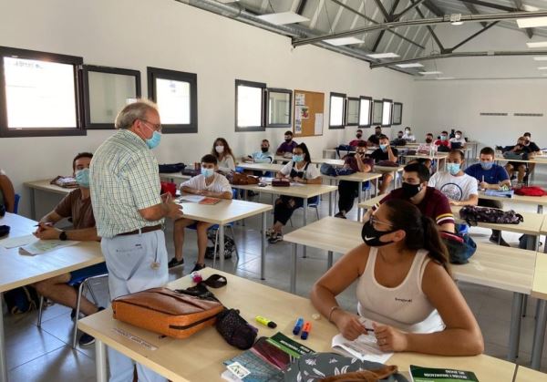 Antonio Bonilla visita las nuevas instalaciones de la Escuela Agraria de Vícar