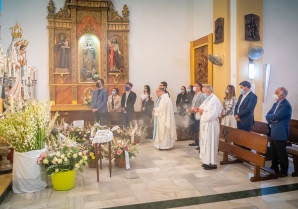 Emotiva ofrenda floral en honor a la Virgen del Rosario de Roquetas