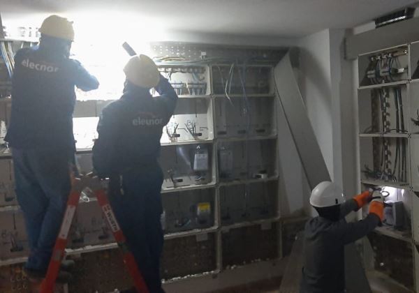 Endesa y Policía Local cortan los enganches ilegales en 95 viviendas 'Okupadas' de San Agustín