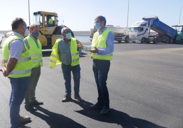 Finalizan las obras de asfaltado del Muelle Pesquero de Adra