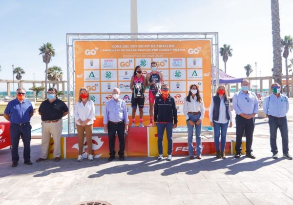 El triatlón se consolida en 'Costa de Almería' con las copas del Rey y la Reina de Roquetas