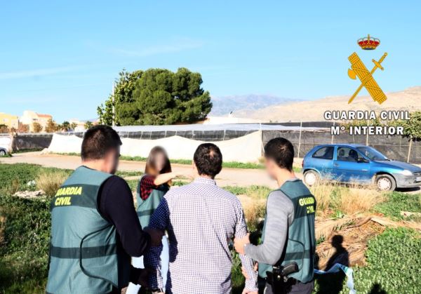 La Guardia Civil detiene al autor de 26 delitos de robo en interior de vehículos en Vícar