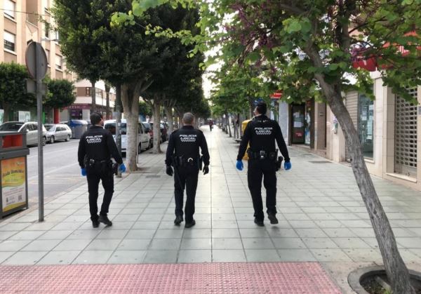 La Policía Local de El Ejido interpone sanciones a 95 personas y 3 establecimientos