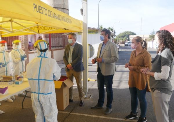 Salud instala un punto de recogida rápida de muestras en La Azucarera de Adra