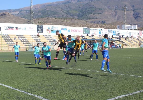 El Berja CF empata en su debut liguero en casa ante Coín