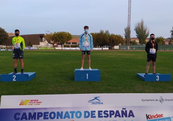 El atleta roquetero Juan Francisco Lozano consigue dos oros en el Campeonato de España de Atletismo Sub16