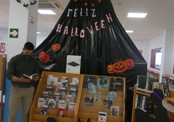 La Biblioteca Municipal de Adra celebra Halloween con una selección de libros