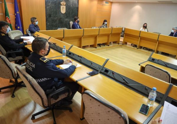 Ayuntamiento de El Ejido y un importante fondo inmobiliario analizan la problemática de la 'okupación'